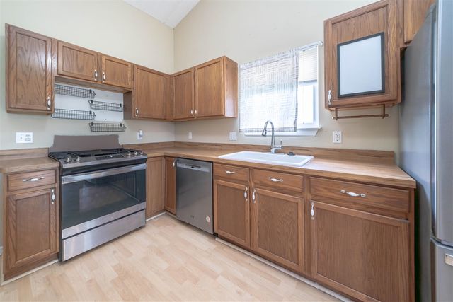 11000 Saddlebrook Drive, Pinckney, MI 48169
