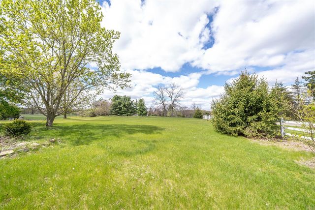 11000 Saddlebrook Drive, Pinckney, MI 48169