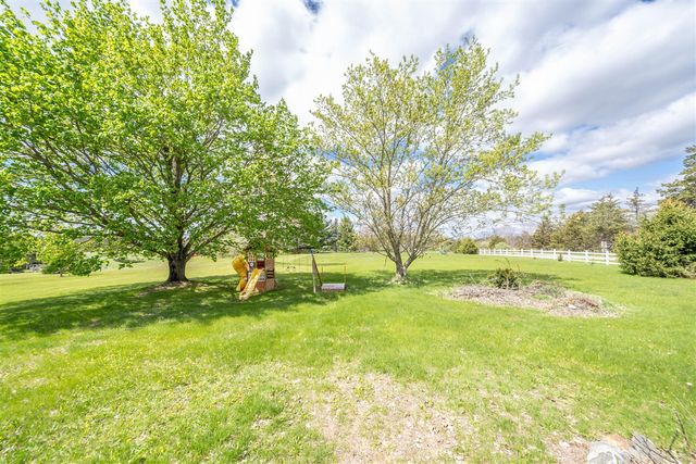 11000 Saddlebrook Drive, Pinckney, MI 48169