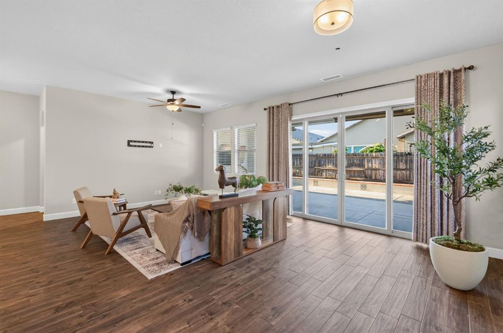 Image 10 of property listing at 2713 Vermont Avenue, Clovis, CA 93619