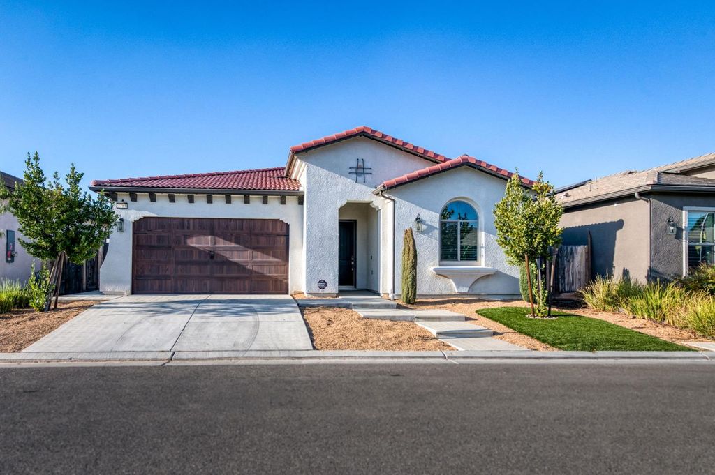 Image 2 of property listing at 2713 Vermont Avenue, Clovis, CA 93619