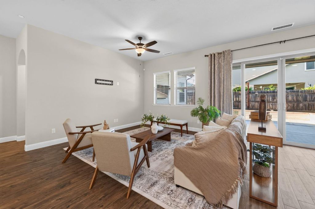 Image 8 of property listing at 2713 Vermont Avenue, Clovis, CA 93619