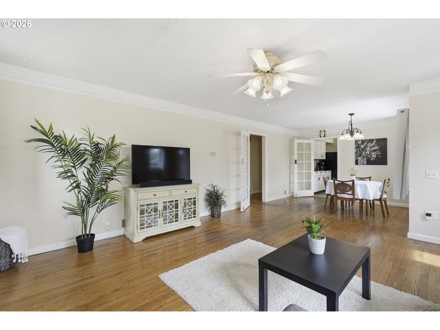 18505 Ne GLISAN St, Portland, OR 97230