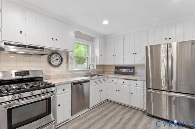 8203 Buckeye Dr, Henrico, VA 23228