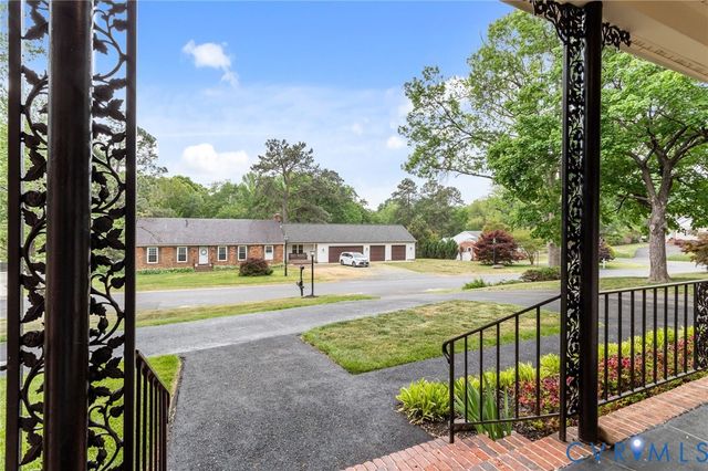 8203 Buckeye Dr, Henrico, VA 23228