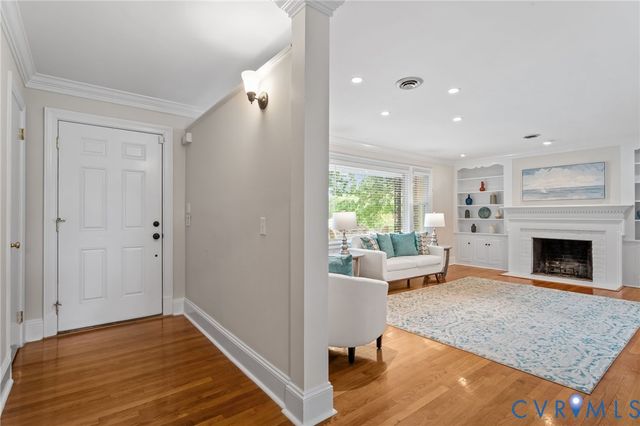 8203 Buckeye Dr, Henrico, VA 23228