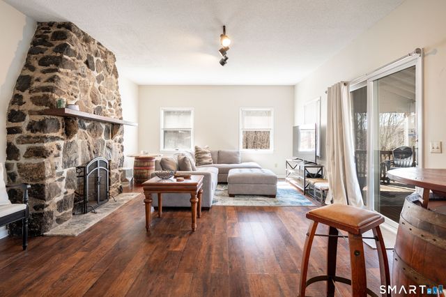 20 Musnug Road, Danbury, CT 06811