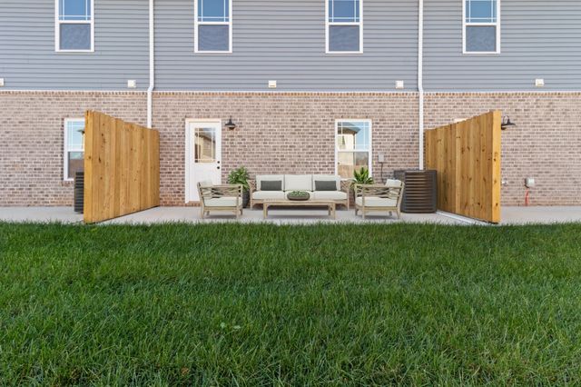 202 W Fallow Ct, Clarksville, TN 37040