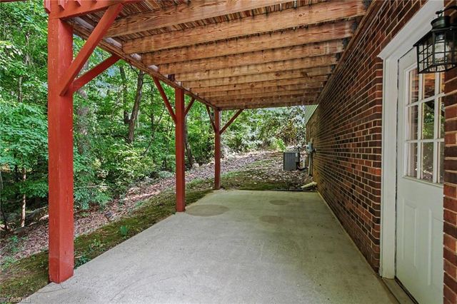 103 Edgedale Court, Kernersville, NC 27284