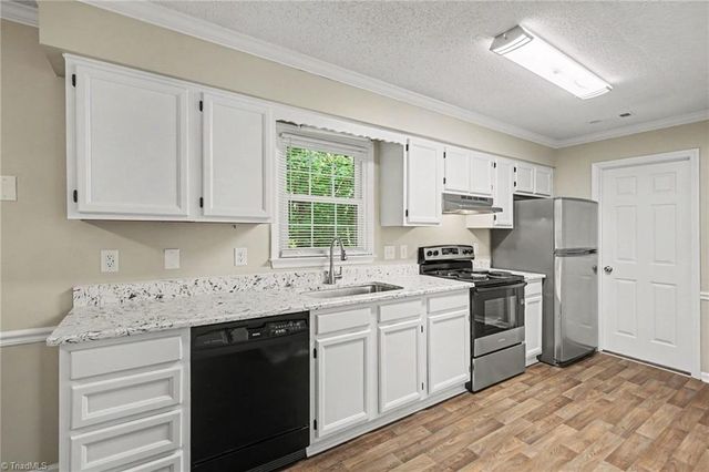 103 Edgedale Court, Kernersville, NC 27284