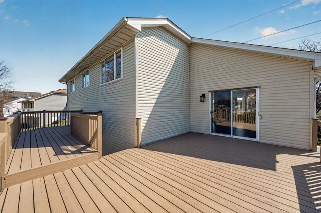5725 Yucca Lane N, Plymouth, MN 55446