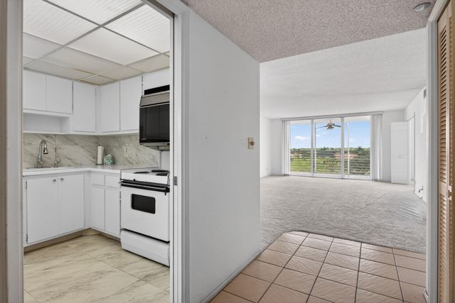 3507 Oaks Way 501, Pompano Beach, FL 33069