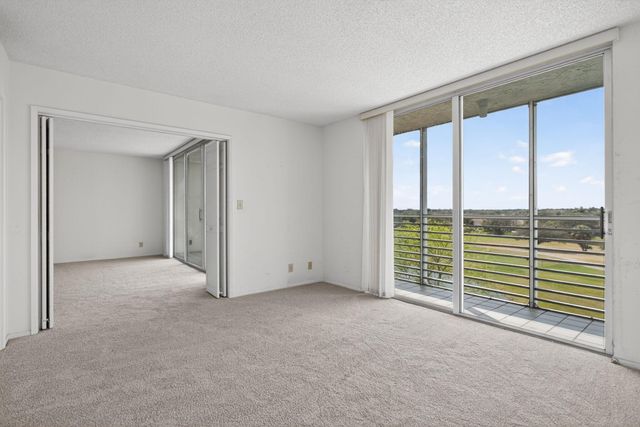 3507 Oaks Way 501, Pompano Beach, FL 33069