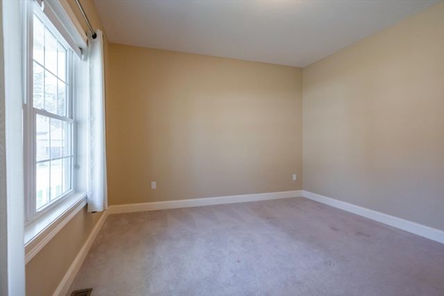 12 Torrey Pines Cir 12, Plaistow, NH 03865