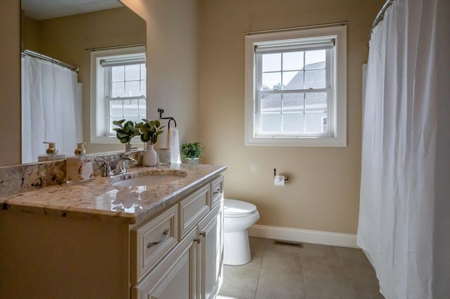 12 Torrey Pines Cir 12, Plaistow, NH 03865