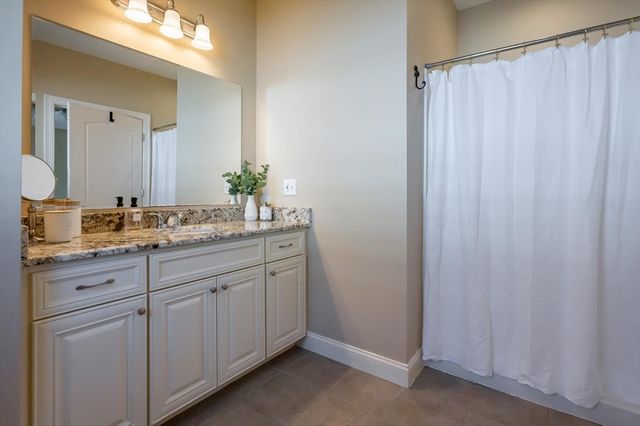 12 Torrey Pines Cir 12, Plaistow, NH 03865