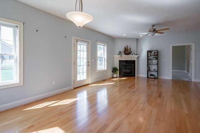 12 Torrey Pines Cir 12, Plaistow, NH 03865