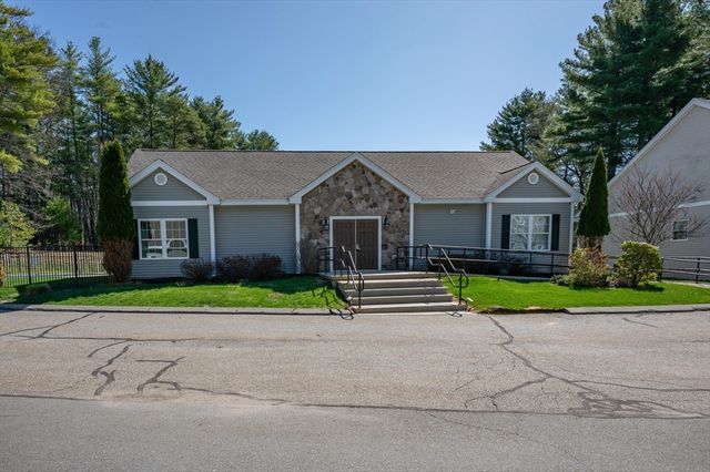 12 Torrey Pines Cir 12, Plaistow, NH 03865