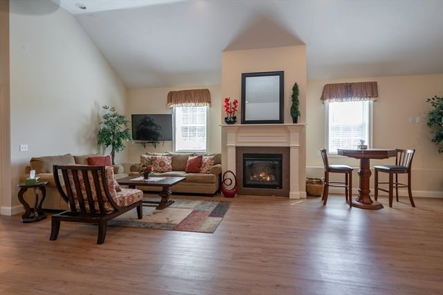 12 Torrey Pines Cir 12, Plaistow, NH 03865