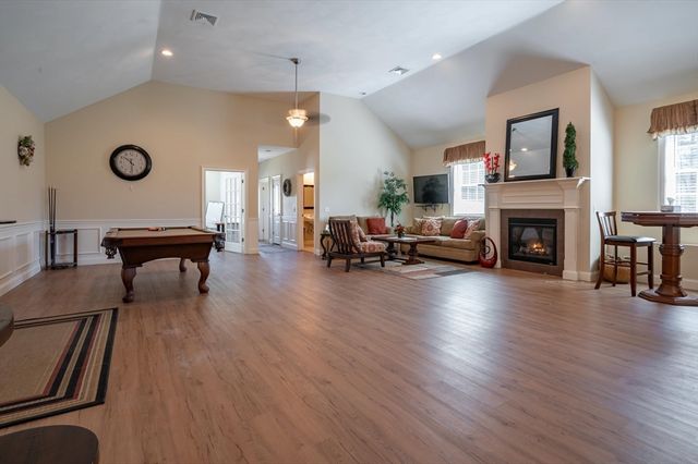 12 Torrey Pines Cir 12, Plaistow, NH 03865