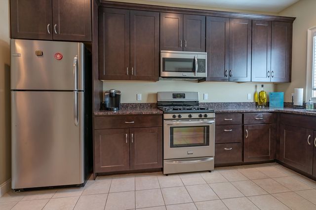 12 Torrey Pines Cir 12, Plaistow, NH 03865