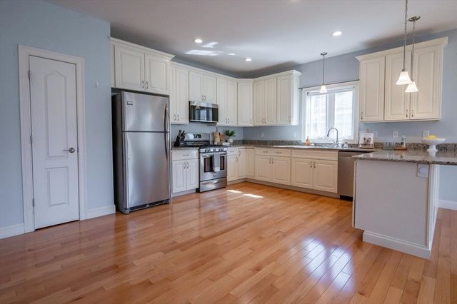 12 Torrey Pines Cir 12, Plaistow, NH 03865