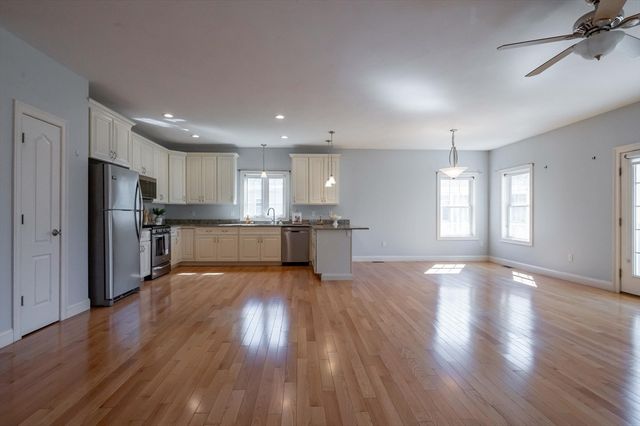 12 Torrey Pines Cir 12, Plaistow, NH 03865
