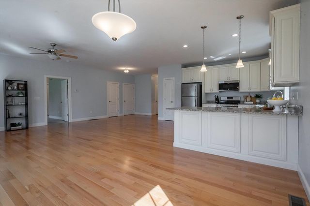 12 Torrey Pines Cir 12, Plaistow, NH 03865