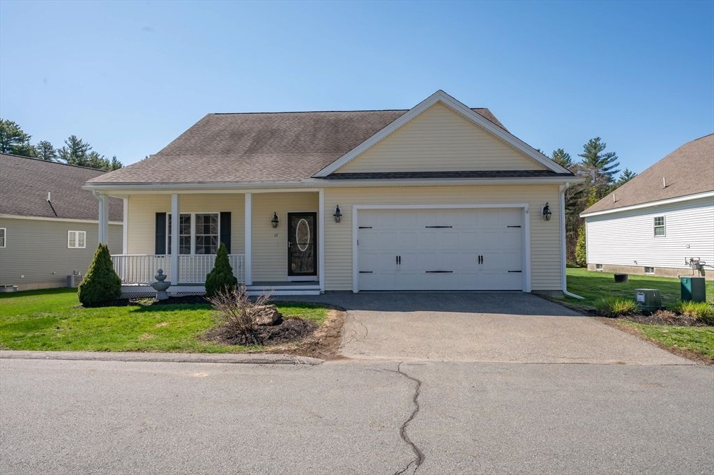 12 Torrey Pines Cir 12, Plaistow, NH 03865
