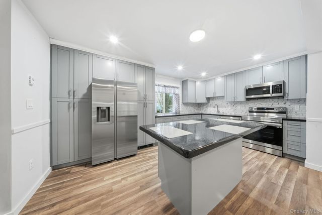 17 Elizabeth Way, Kiamesha Lake, NY 12751