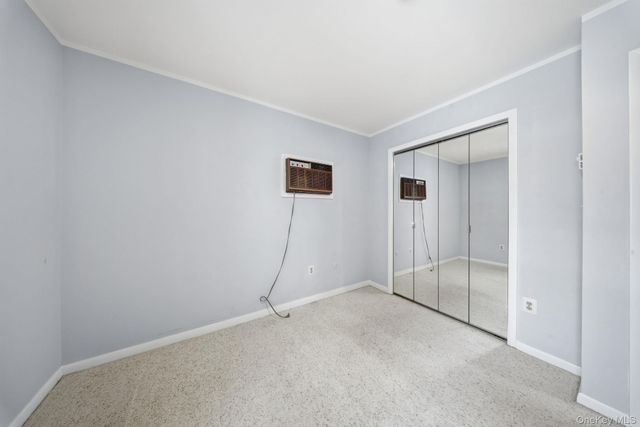 17 Elizabeth Way, Kiamesha Lake, NY 12751