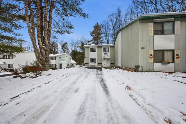 17 Elizabeth Way, Kiamesha Lake, NY 12751