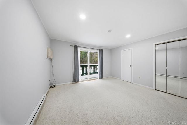 17 Elizabeth Way, Kiamesha Lake, NY 12751