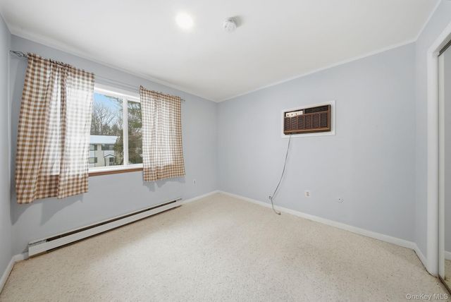 17 Elizabeth Way, Kiamesha Lake, NY 12751