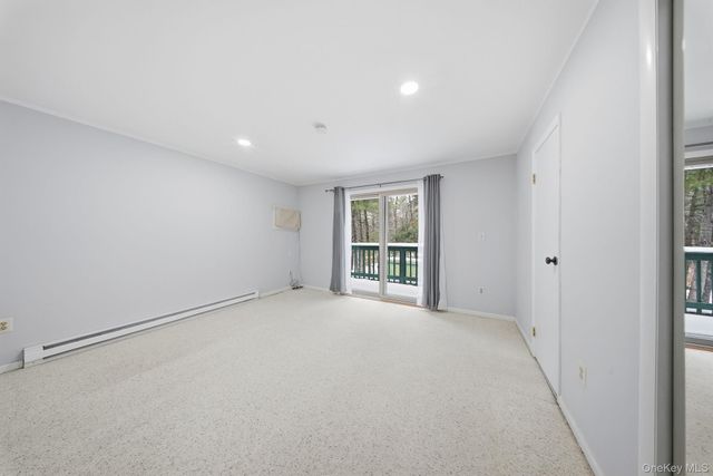 17 Elizabeth Way, Kiamesha Lake, NY 12751