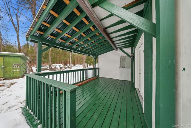 17 Elizabeth Way, Kiamesha Lake, NY 12751