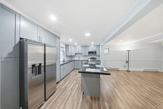 17 Elizabeth Way, Kiamesha Lake, NY 12751