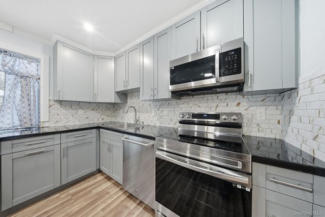 17 Elizabeth Way, Kiamesha Lake, NY 12751