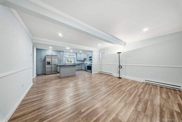 17 Elizabeth Way, Kiamesha Lake, NY 12751