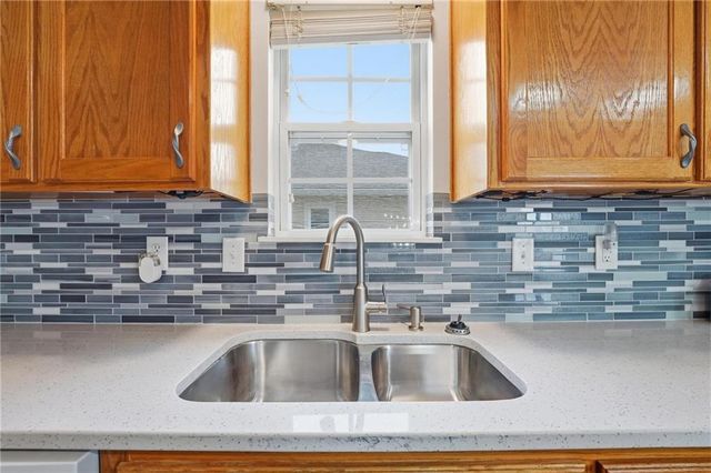 814 Coventry Lane, Raymore, MO 64083