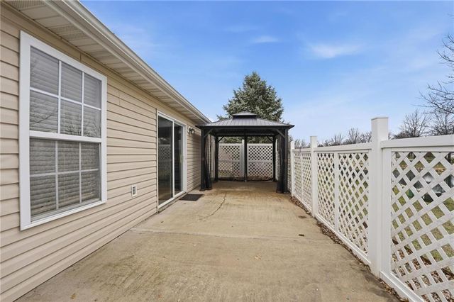 814 Coventry Lane, Raymore, MO 64083