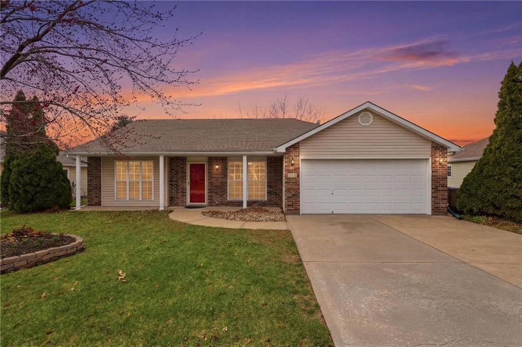 814 Coventry Lane, Raymore, MO 64083
