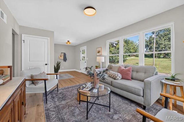 324 E Clinton Place, Kirkwood, MO 63122