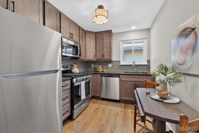 324 E Clinton Place, Kirkwood, MO 63122