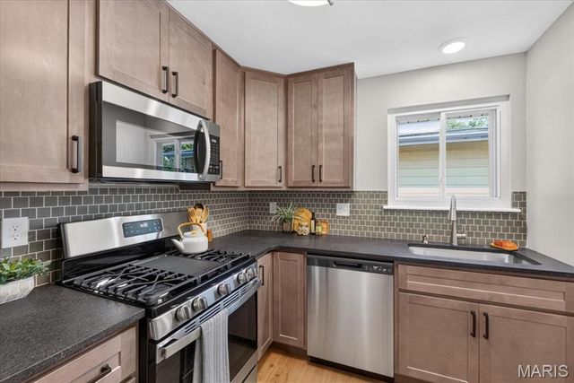 324 E Clinton Place, Kirkwood, MO 63122
