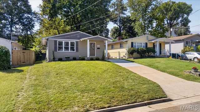 324 E Clinton Place, Kirkwood, MO 63122