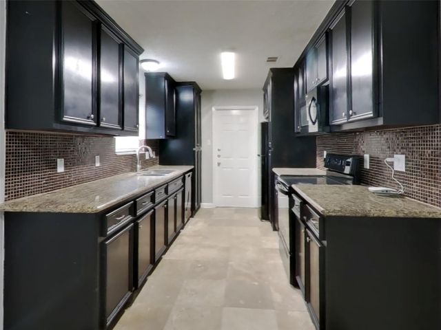 2047 Lexington Woods Drive, Spring, TX 77373