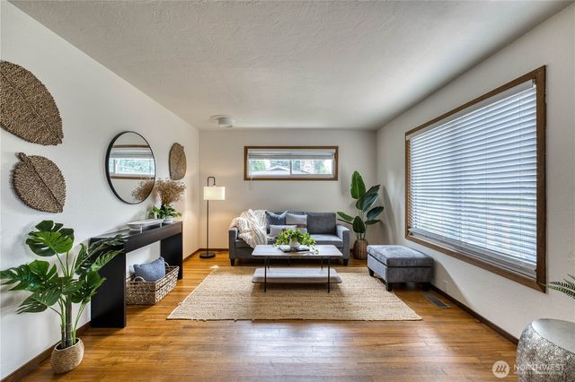 3822 Petersville Road NE, Bremerton, WA 98310