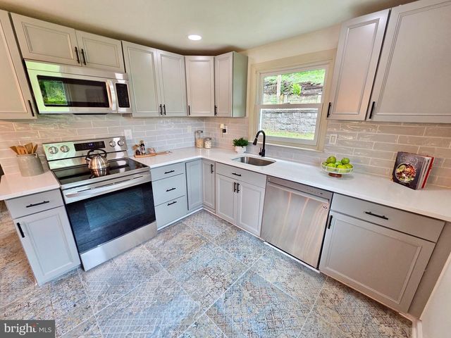 7 LAUREL LN, Media, PA 19063