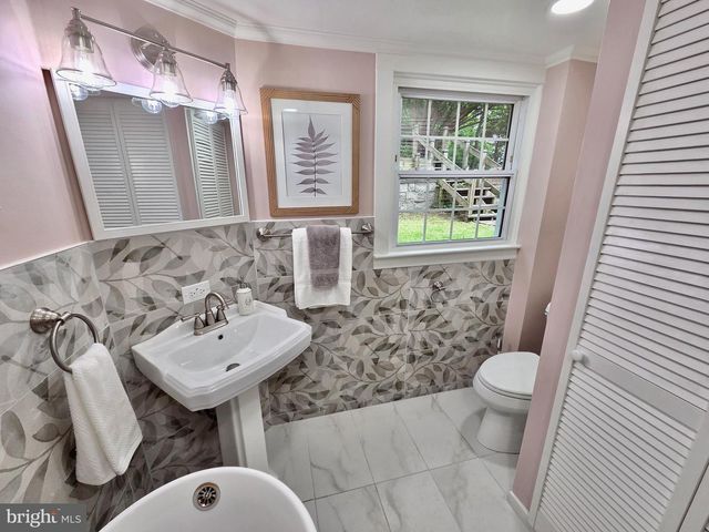 7 LAUREL LN, Media, PA 19063